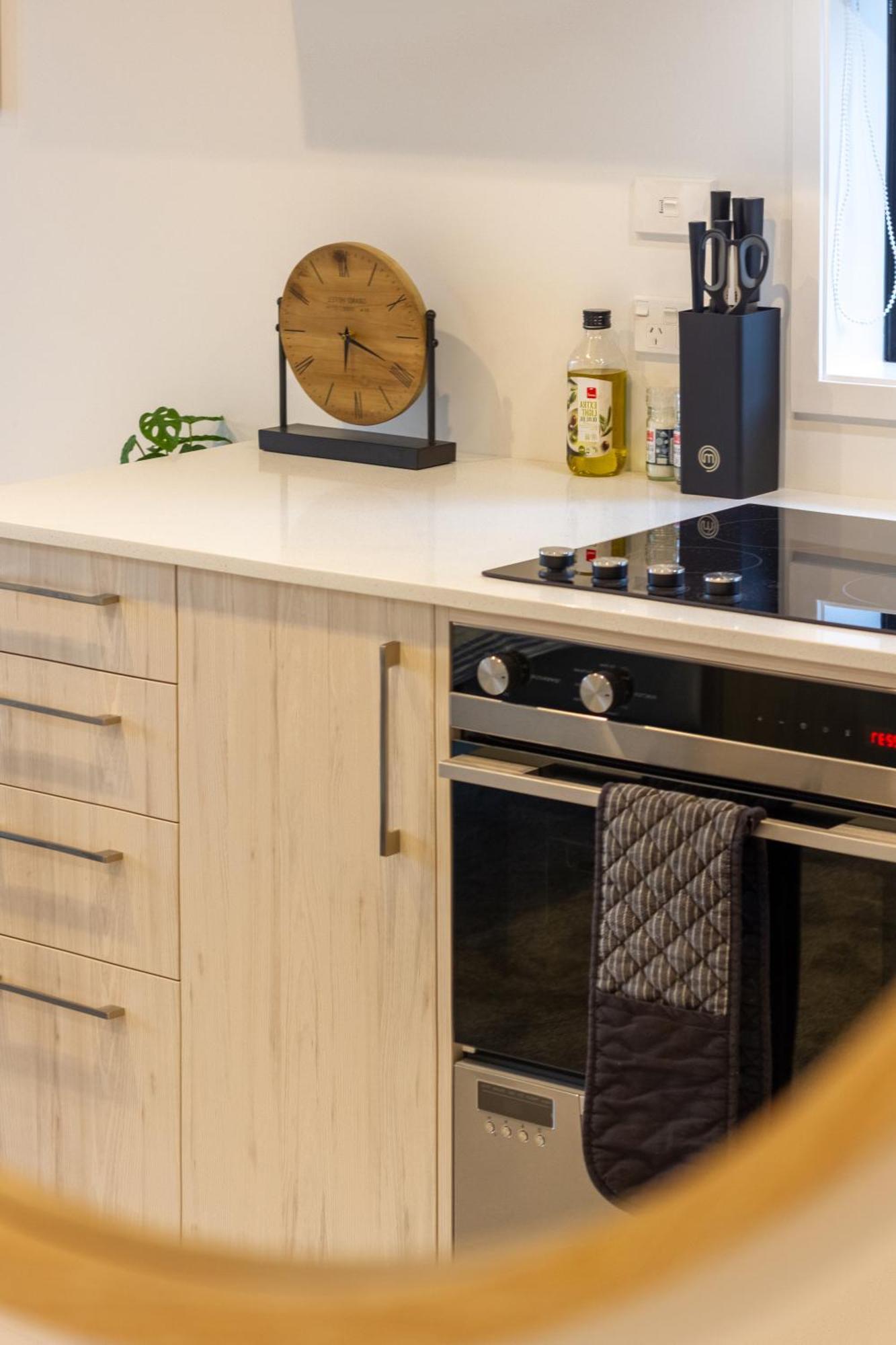 Chic Studio In The Heart Of Крайстчърч Екстериор снимка